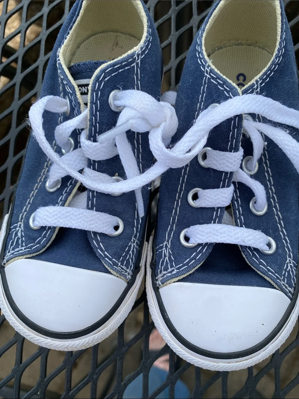 Preowned Converse toddler boy  Navy Blue Canvas Low-Top Sneakers 7 excellent
